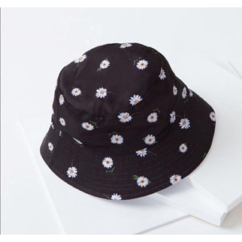 [Alice + Olivia] Daisy Bucket Hat